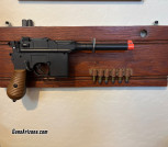 Pistol/revolver display plaque
