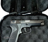 Mint Condition S&W 915 in 9mm    Only Made 1992-1994   You Will Never See a Finer Example    4 X OEM 15 Round Magazines   