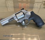Smith & Wesson 686-6 4” revolver plus extras