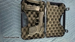 Baretta 9mm w case and 2 magazines