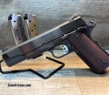 Les Baer Custom Carry 1911 chambered in .45ACP