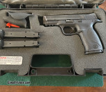 Smith and Wesson M&P .40